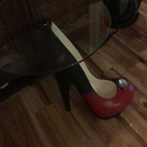 High heel shoe table